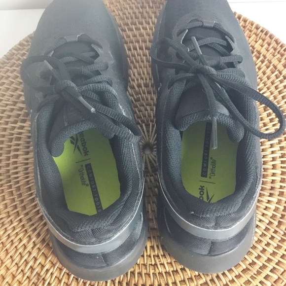 Nike Legend Essential 2 Mens Running Shoes All Black Size 9.5 - Picture 3 of 6